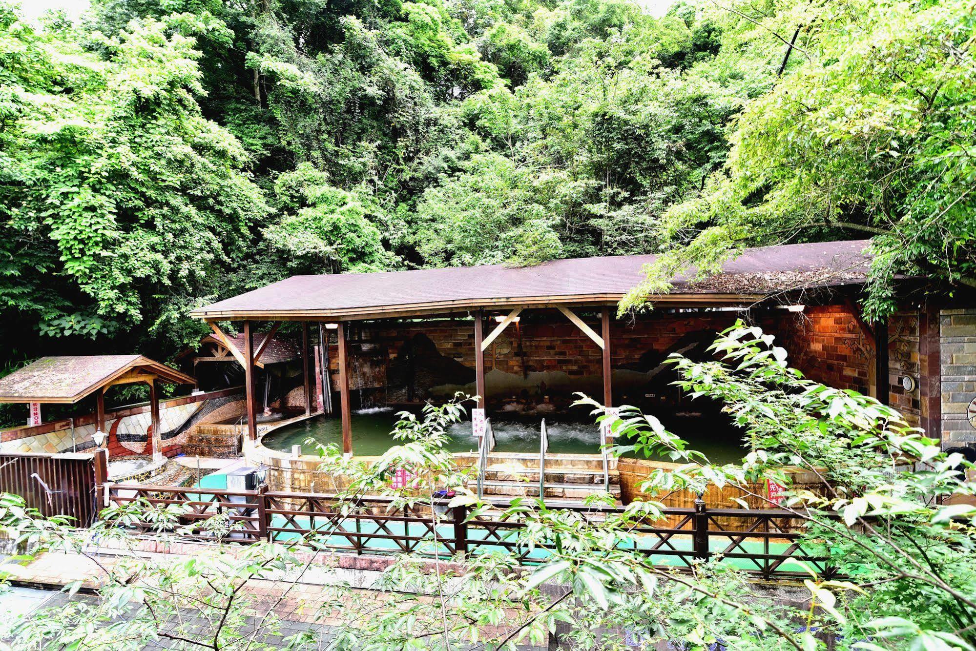 Jenq Yang Hotspring Hotel Renai Exterior photo